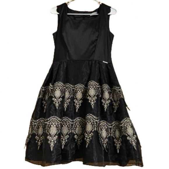 RINASCIMENTO A-LINE BLACK & WHITE PROM COCKTAIL DRESS W/ EMBROIDERED DETAIL Sz-S - Picture 1 of 7